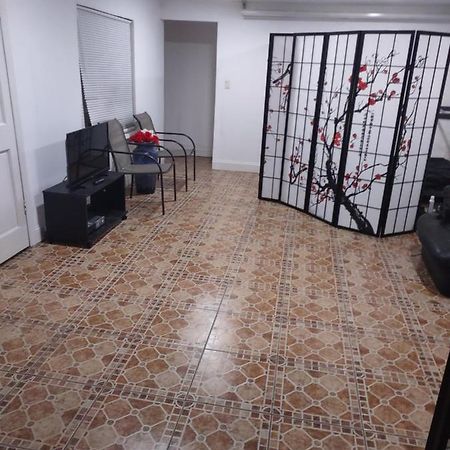 Omar'S Place - Shared Rooms Miami Exteriör bild